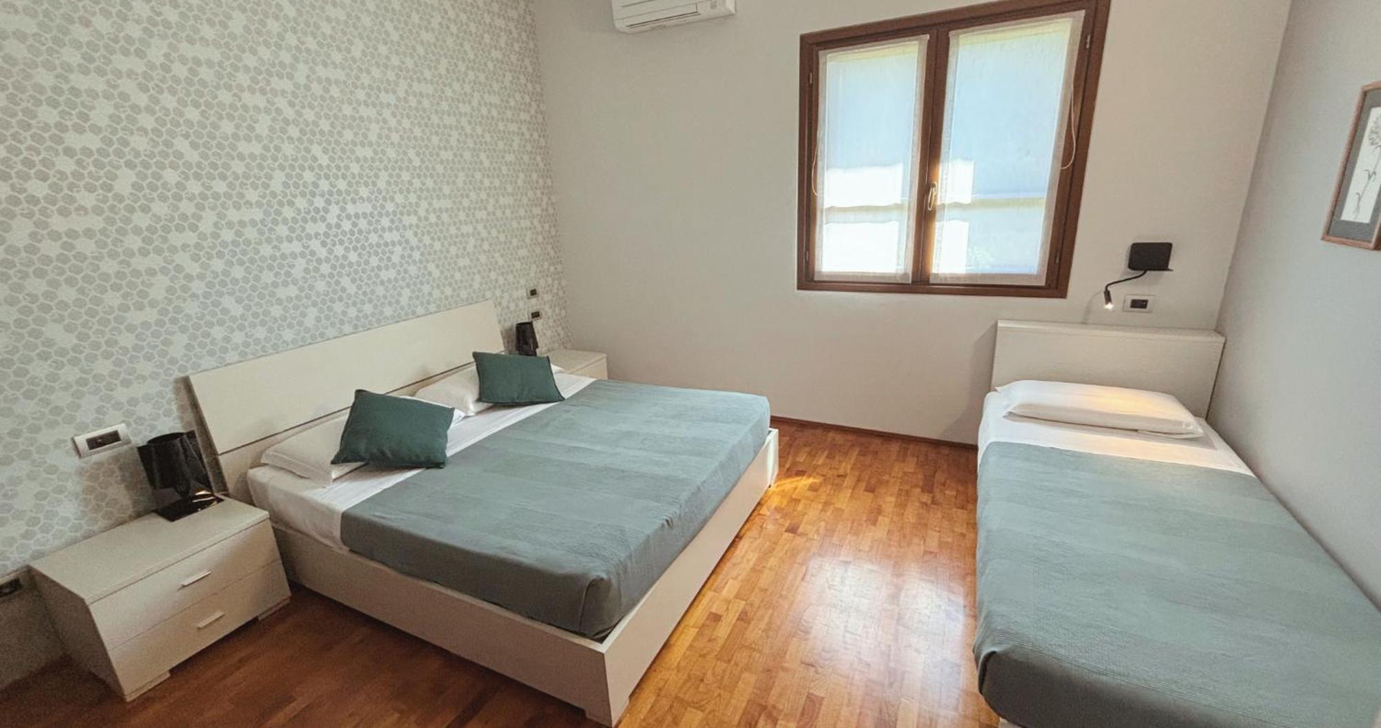 Bed and Breakfast Casa Ceruti Villa Guardia Exterior foto
